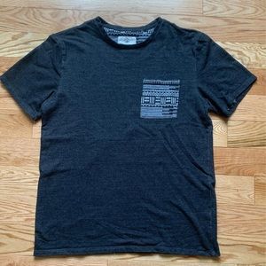 Men’s Aztec pocket design t shirt